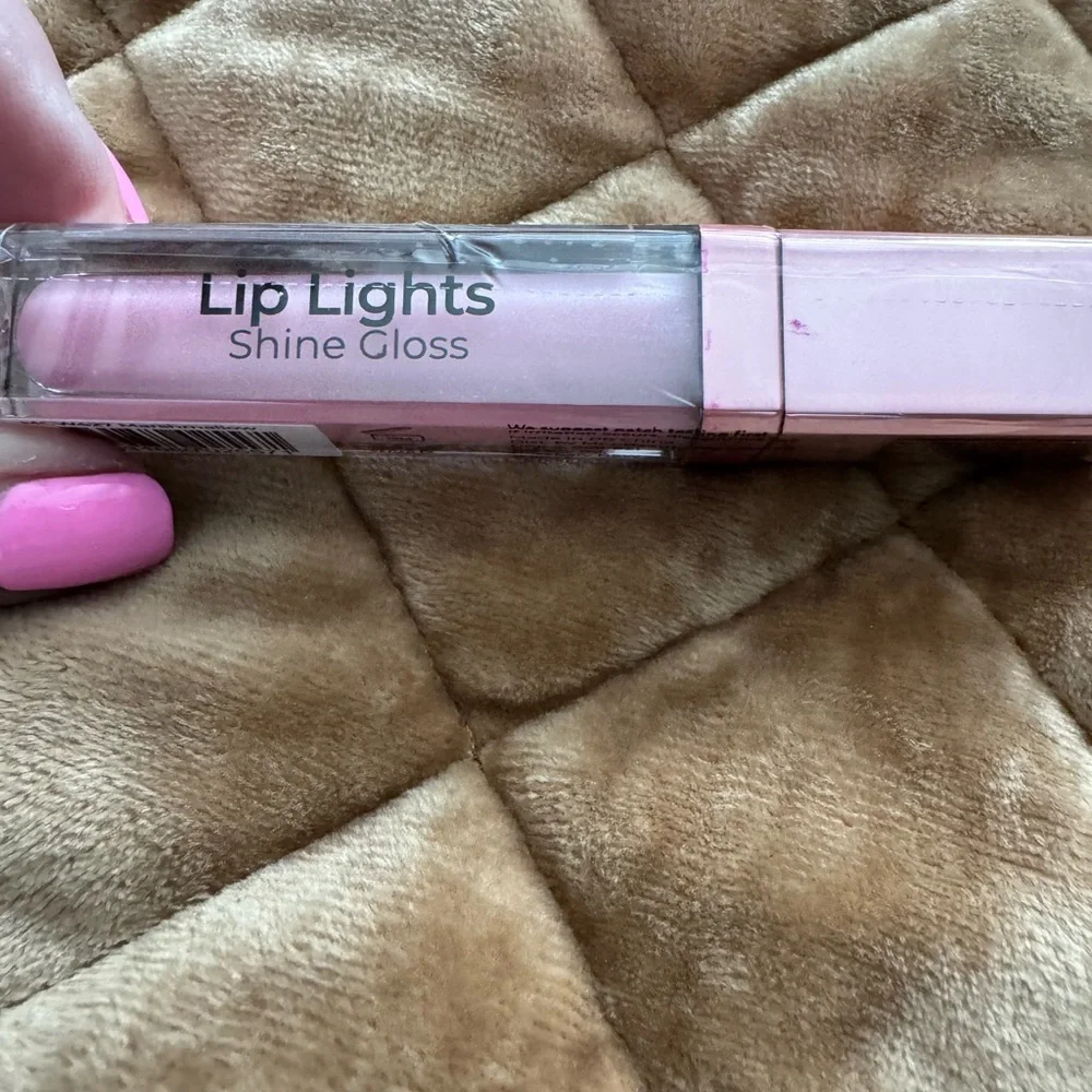 MCoBeauty lip gloss in “marshmallow.” Pretty pink shade with mirror on side 🩷